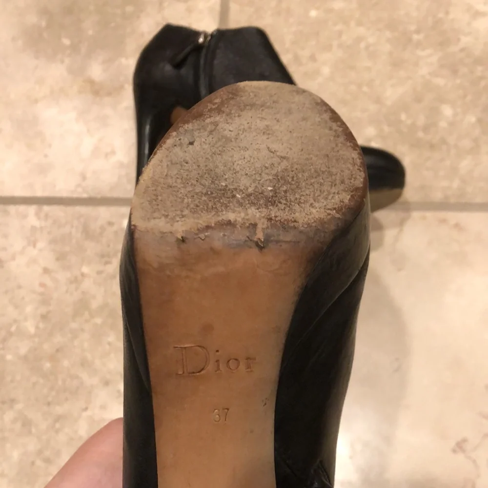 Vintage Christian Dior 100% leather stiletto platform zip up ankle bootie heel